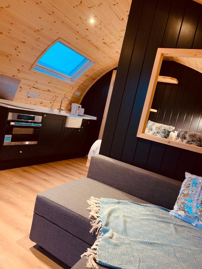 Thistle Pod Farm Stay With Hottub Sleeps 2 Galston  Exterior foto