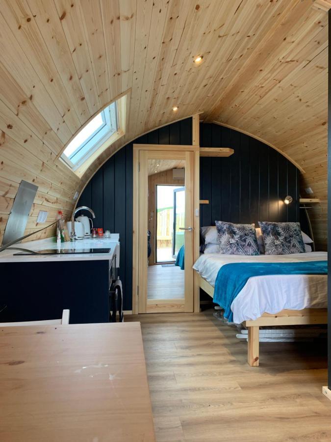 Thistle Pod Farm Stay With Hottub Sleeps 2 Galston  Exterior foto