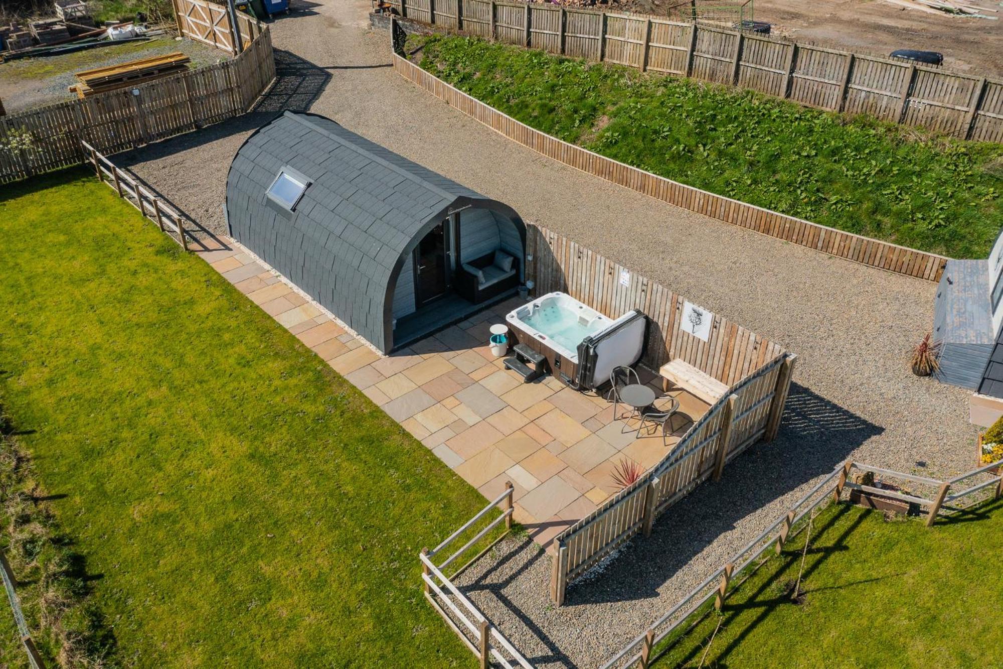 Thistle Pod Farm Stay With Hottub Sleeps 2 Galston  Exterior foto